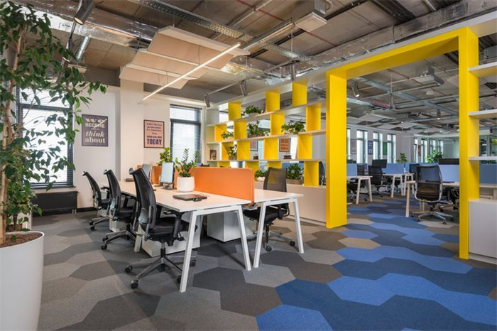 2021年上海時(shí)尚現(xiàn)代簡約辦公室裝修案例